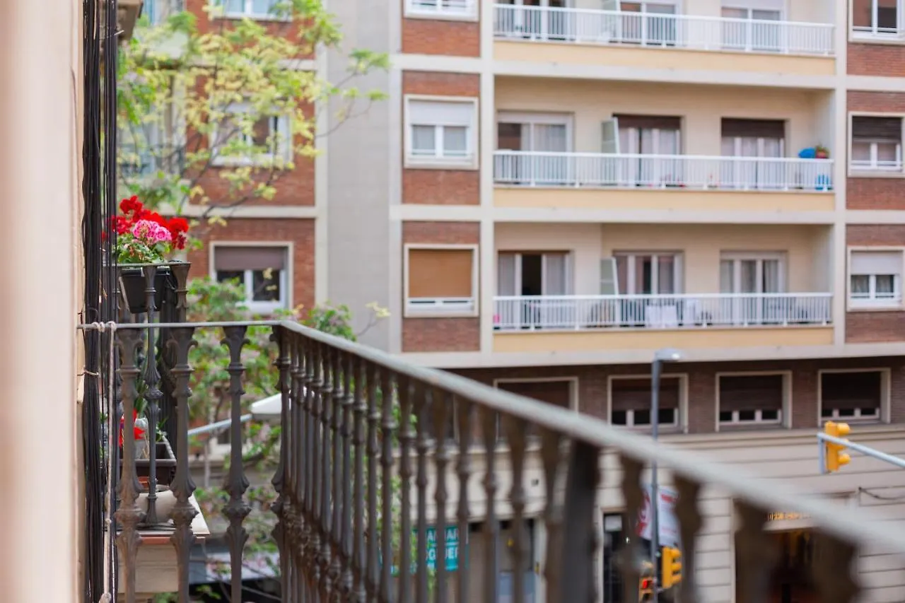 Aparteasy - Turo Park With Lovely Balcony Barcelona 0*,  España